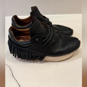 Black leather Esseutesse shoes size 36/6.